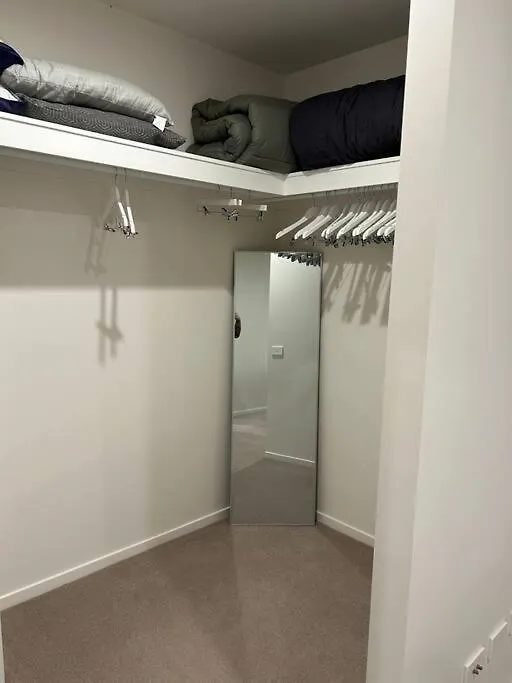 Plush Apartment On Mort Canberra