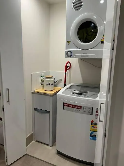 Plush Apartment On Mort Canberra