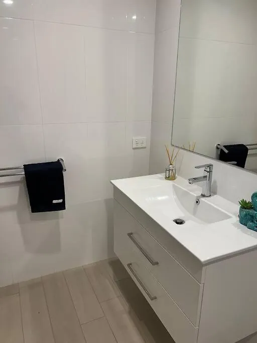 Plush Apartment On Mort Canberra Australia