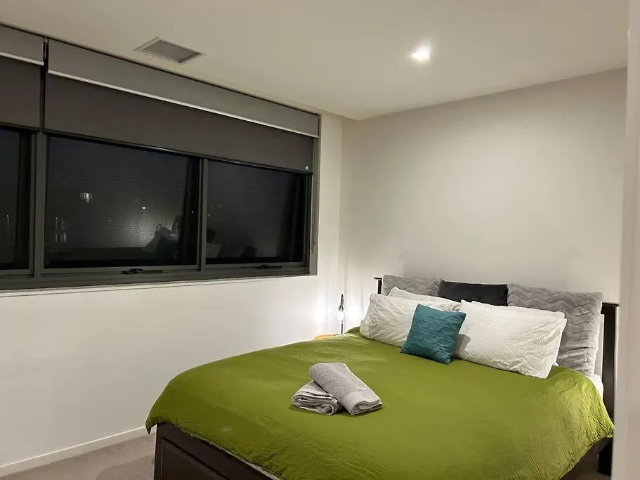 Plush Apartment On Mort Canberra